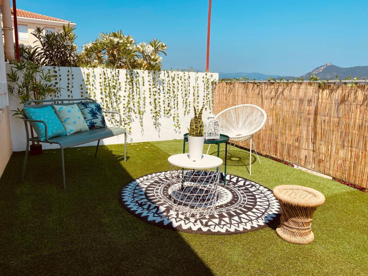 Le Patio De Sasha Apartment อิแยร์ ภายนอก รูปภาพ