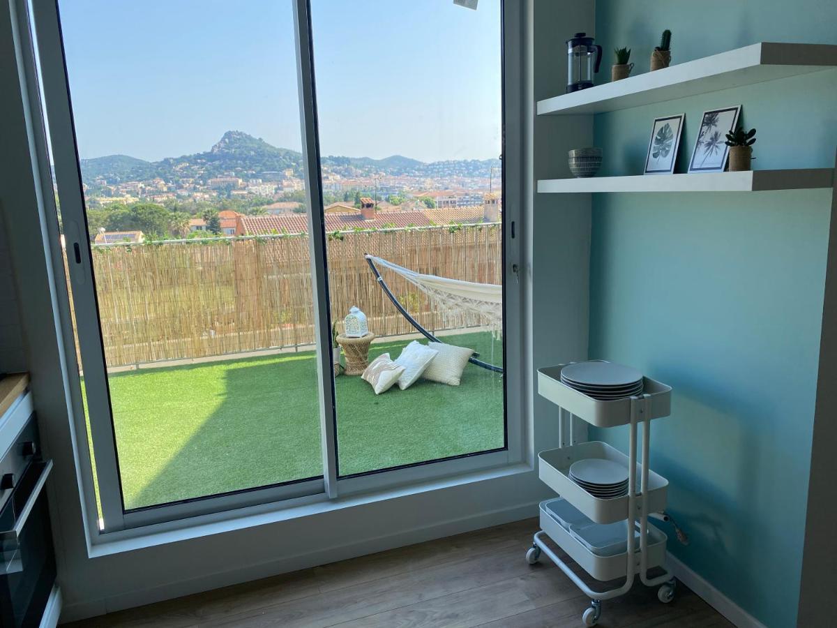 Le Patio De Sasha Apartment อิแยร์ ภายนอก รูปภาพ