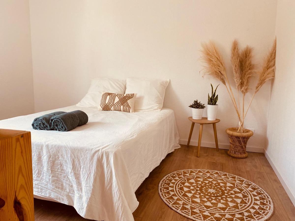 Le Patio De Sasha Apartment อิแยร์ ภายนอก รูปภาพ