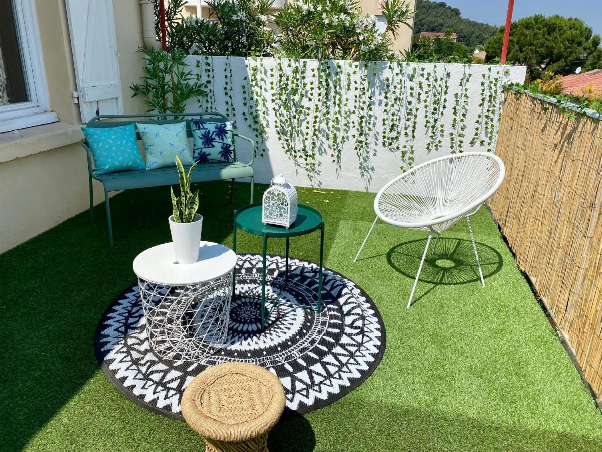 Le Patio De Sasha Apartment อิแยร์ ภายนอก รูปภาพ